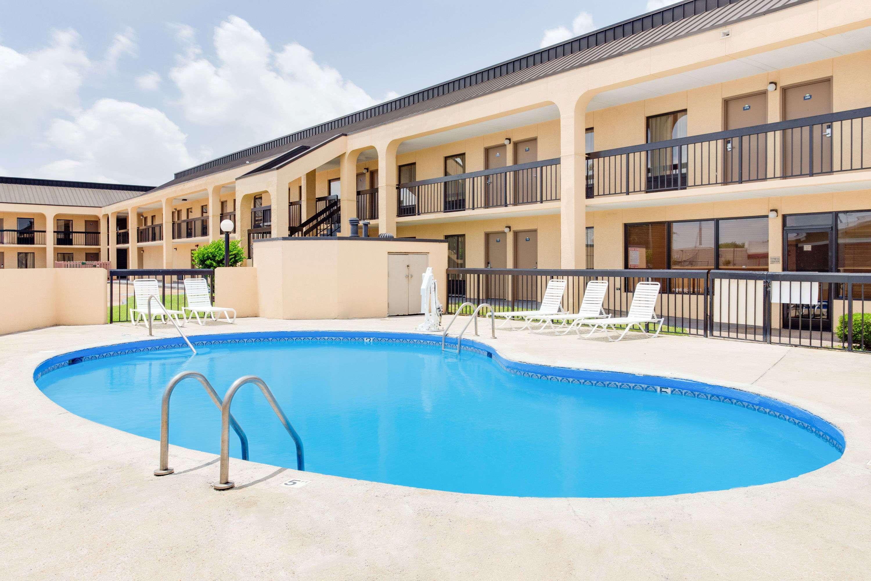 Days Inn By Wyndham Greenville Ms Eksteriør billede