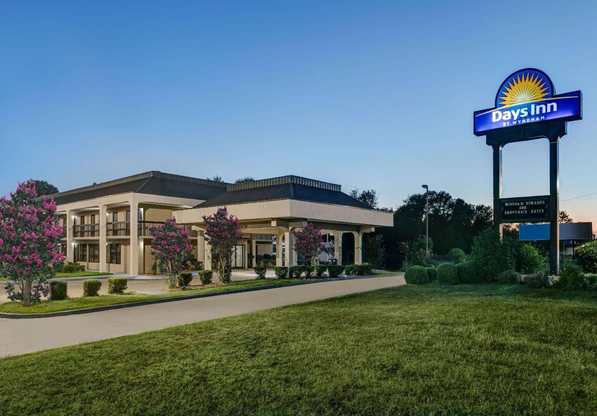 Days Inn By Wyndham Greenville Ms Eksteriør billede